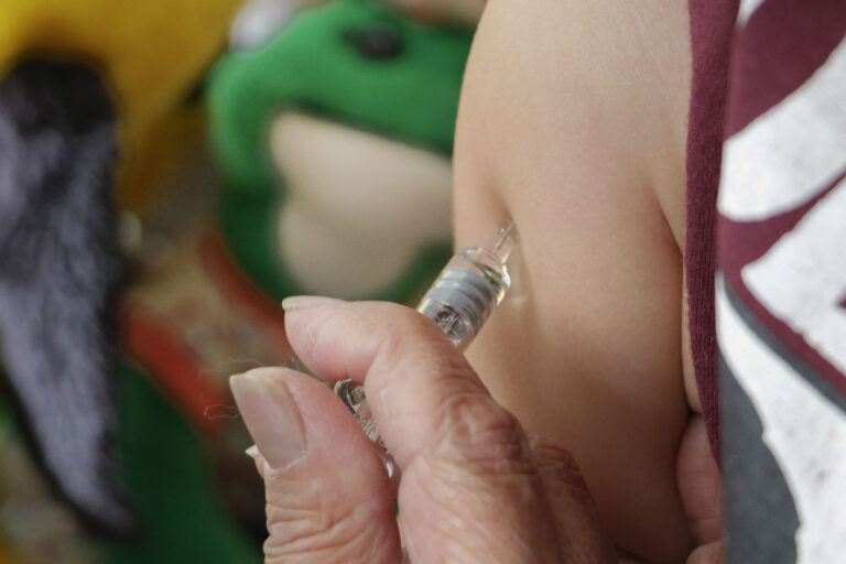Reconocen mayor demanda de la vacuna antigripal asociándolo al coronavirus