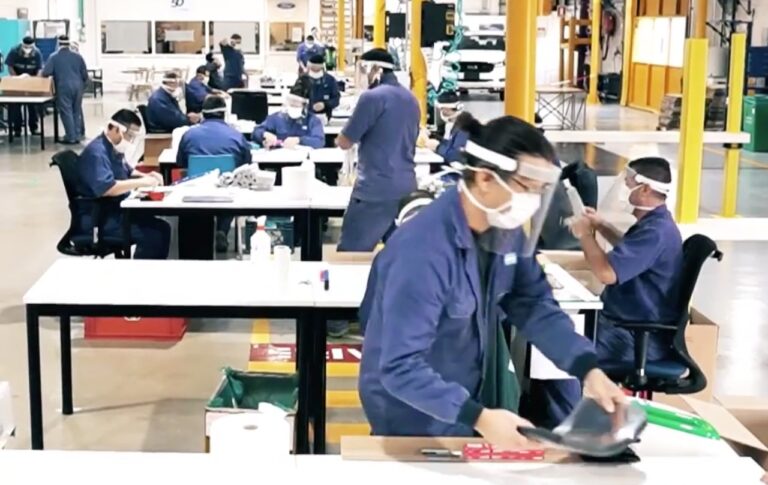 Voluntarios de Ford produjeron y donaron 20.000 máscaras que fueron entregadas a la Cruz Roja