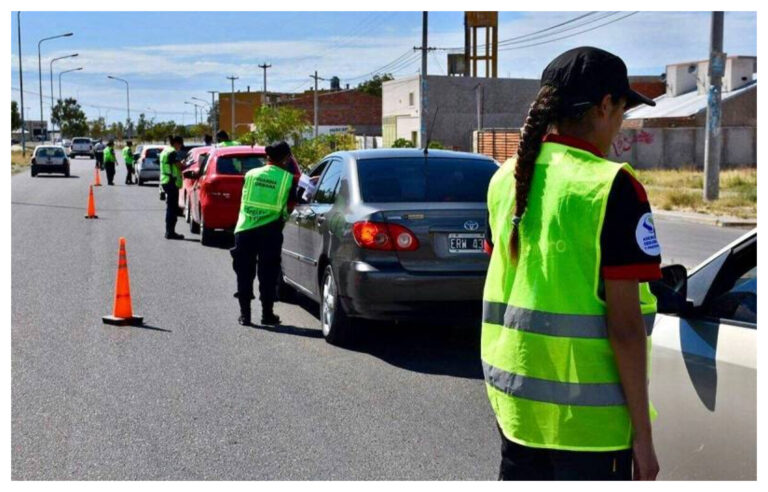 Le pidieron el permiso para circular, se descompensó y murió