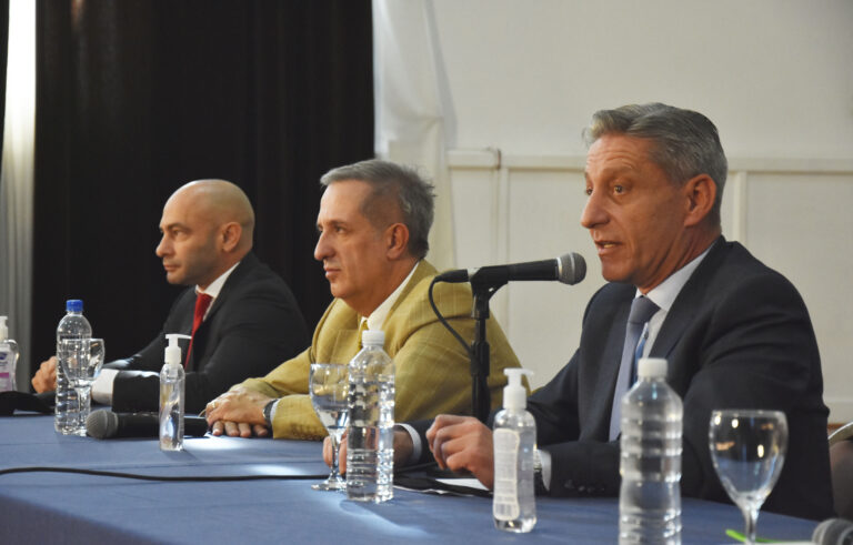 Arcioni: «Provincia está haciendo un esfuerzo enorme para cumplir con sus compromisos»