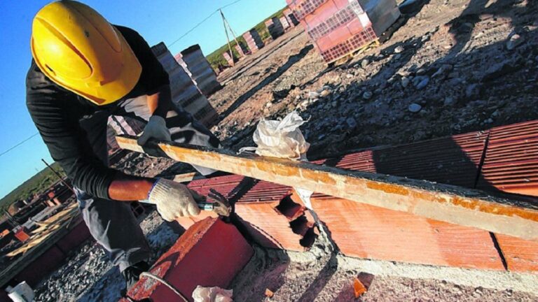 Arcioni: «Seguimos manteniendo todas las obras públicas en la Provincia»