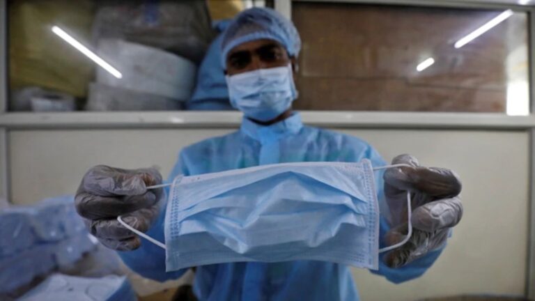 Buscan desarrollar un barbijo con un test incorporado para detectar el Coronavirus