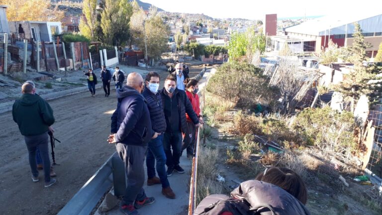 Luque recorrió obra de gas y de pavimentanción en Máximo Abásolo