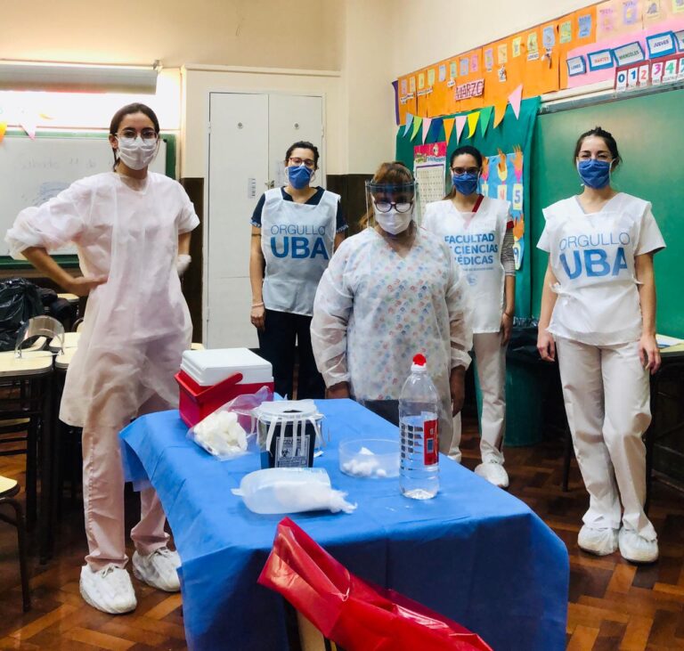 Un grupo de enfermeras celebró el cierre de la campaña de vacunación a puro baile