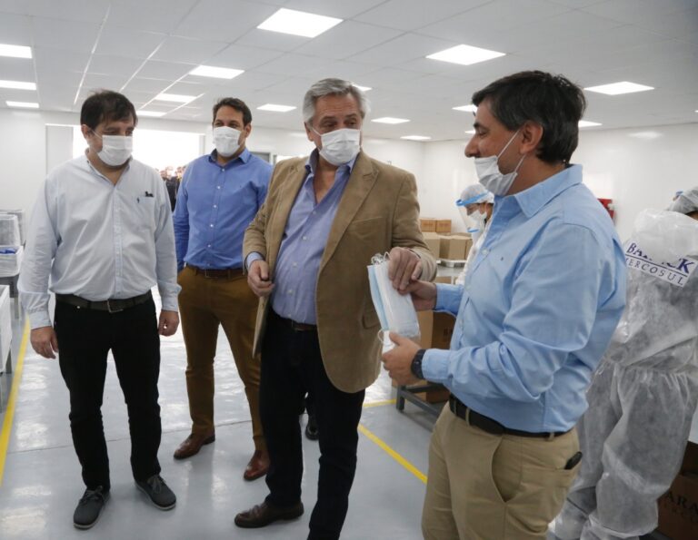 Alberto Fernández: «La pandemia complicó la economía, no la cuarentena»