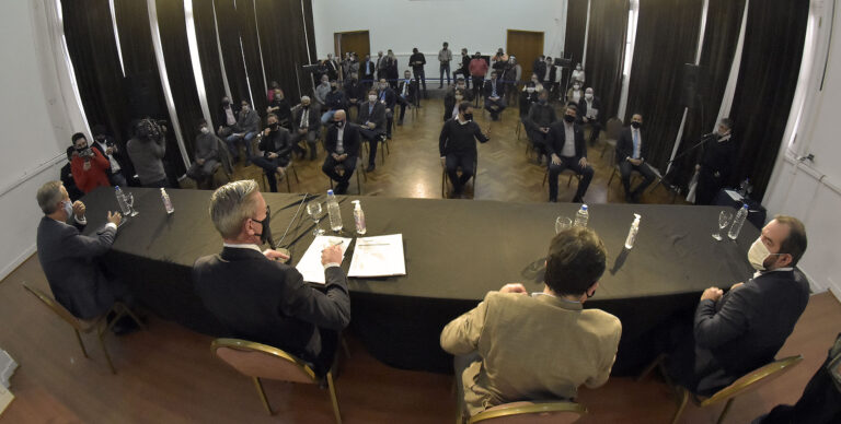 Provincia coparticipará 350 millones entre todos los municipios y comunas rurales