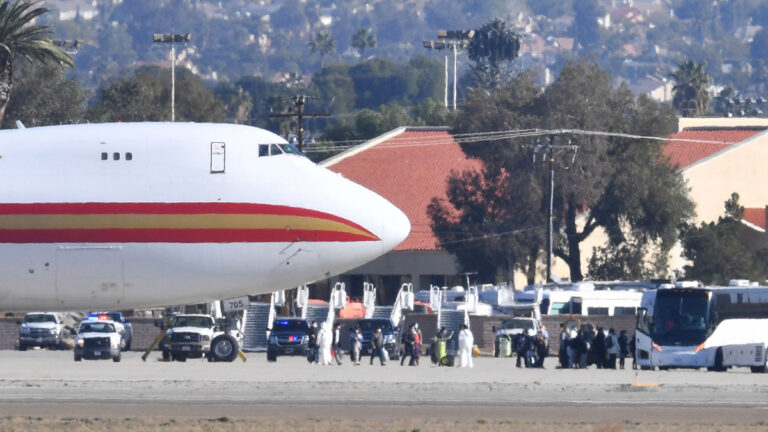 Estados Unidos prohíbe a las aerolíneas chinas viajar a su territorio