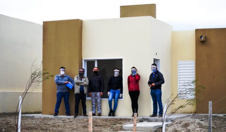 La Delegación de Zona Sur del Instituto Provincial de la Vivienda entregó plan del SOEM en Km. 12