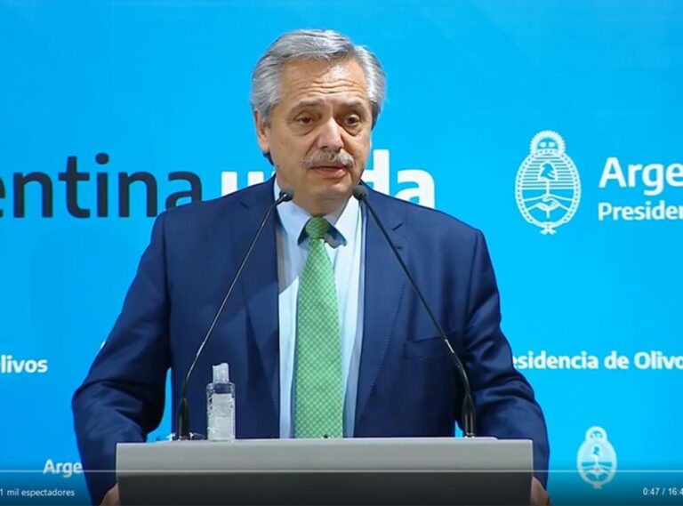 Fernández, ante el aumento de contagios: «Habría que volver a la cuarentena absoluta»