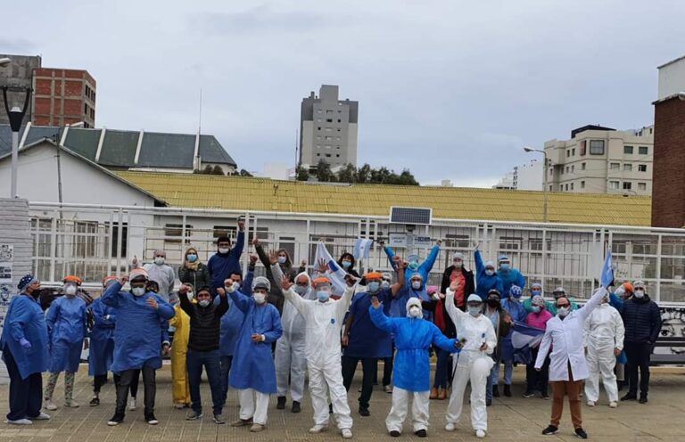 Odontólogos se movilizaron por el centro para visibilizar su situación