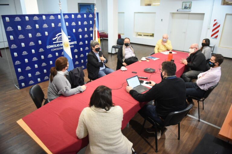 Concejales recibieron al administrador del puerto por la situación del astillero de Comodoro