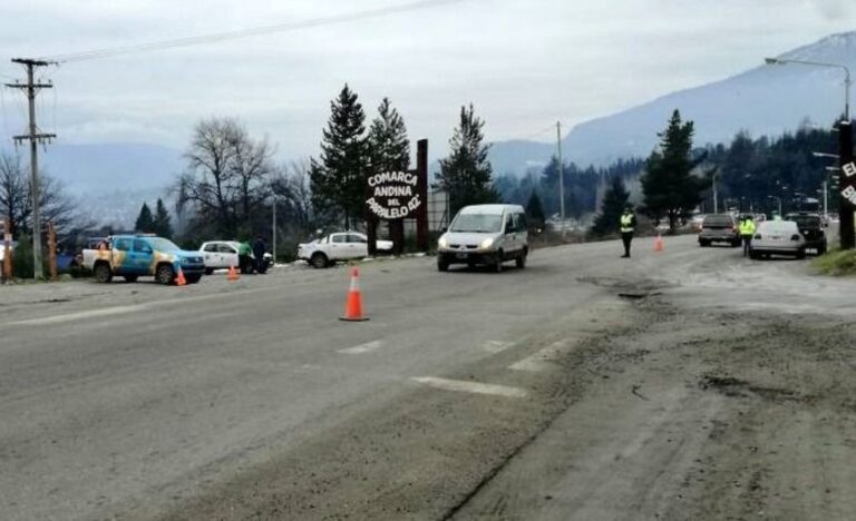 Dos hombres quisieron ingresar con permisos truchos a la provincia de Chubut