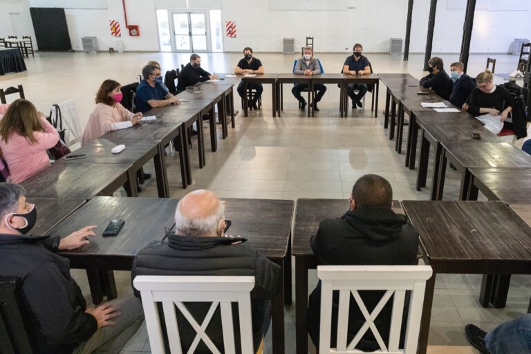 Autoridades municipales y provinciales se reunieron con el comité de emergencia para evaluar la situación tras los últimos casos positivos