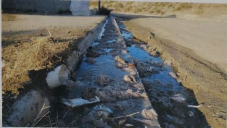 Vecinos de Altos de la Villa reclaman por el «olor insoportable» por el rebalse de cloacas