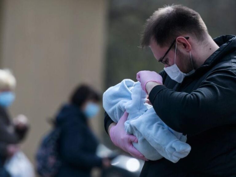Reino Unido: Murió de coronavirus un bebé de 13 días