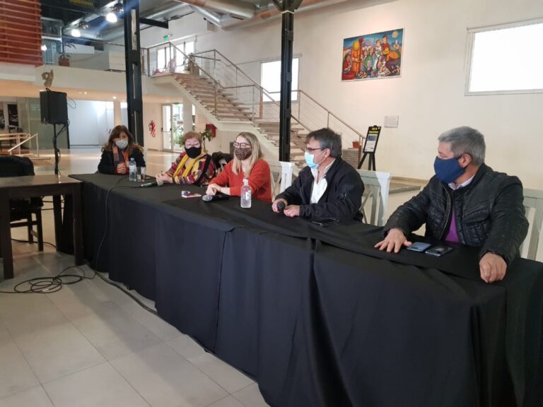Equipos de salud están hisopando en domicilios y controlando el cumplimiento de aislamiento de casos positivos