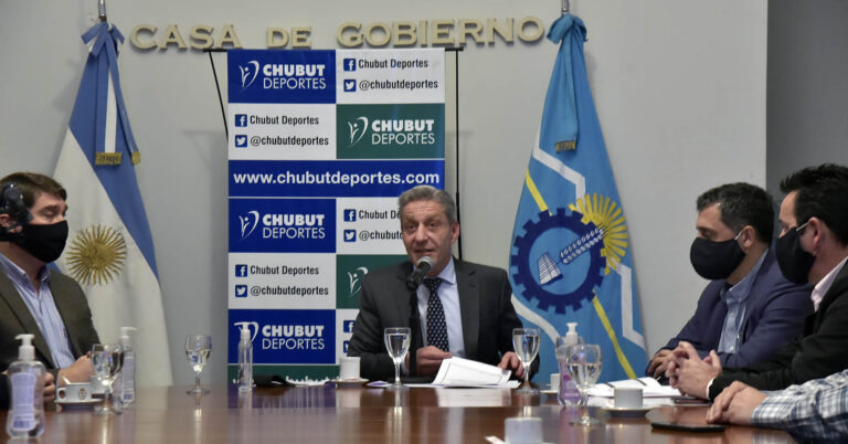 Arcioni entregó un aporte económico a entidades deportivas de distintas localidades, entre ellas, Rada Tilly