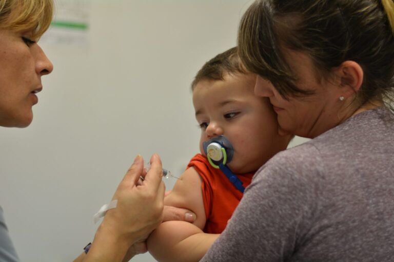 Salud busca fortalecer la Vacunación Antigripal de Niños y Niñas menores de 2 años en Chubut