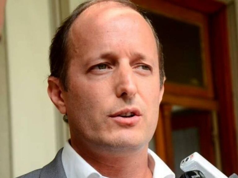 lnsaurralde recibió el alta tras haber recibido un tratamiento con plasma de pacientes recuperados