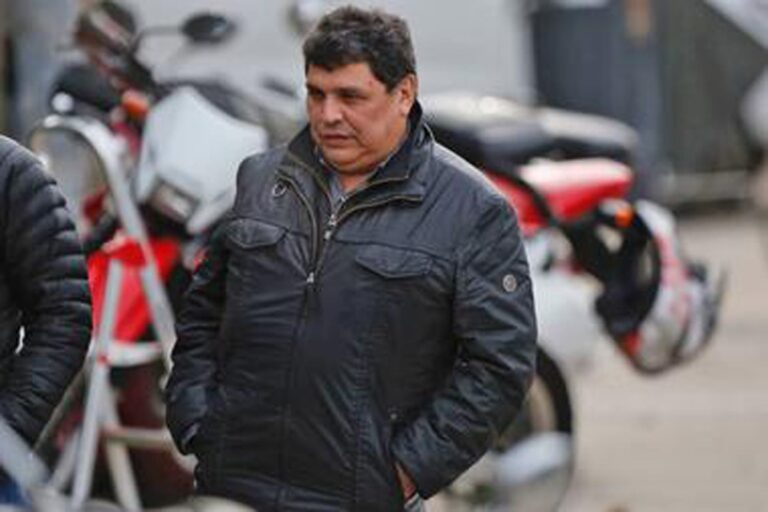 Clausuraron una cancha de fútbol 5 de Rudy Ulloa alquilada en plena cuarentena