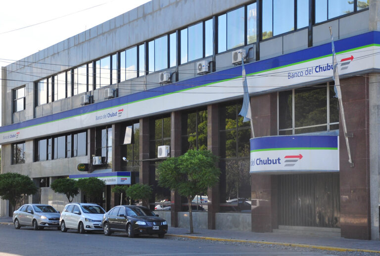 Siguen suspendidos los débitos automáticos de cuotas de préstamos en el Banco del Chubut