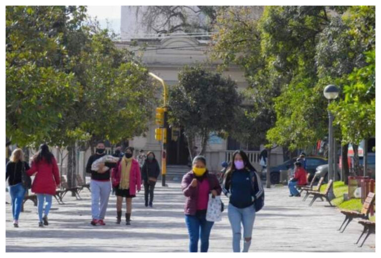 El gobernador de Jujuy  reconoció que parte del sistema de salud está colapsado