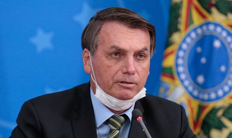Bolsonaro fue internado por una crisis de hipo y dolor abdominal