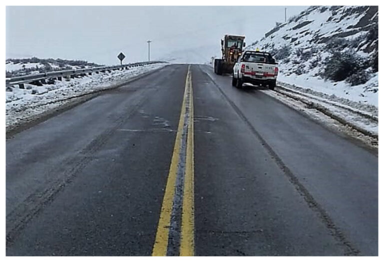 Garayalde – Comodoro: calzada resbaladiza con hielo , nieve y bancos de niebla