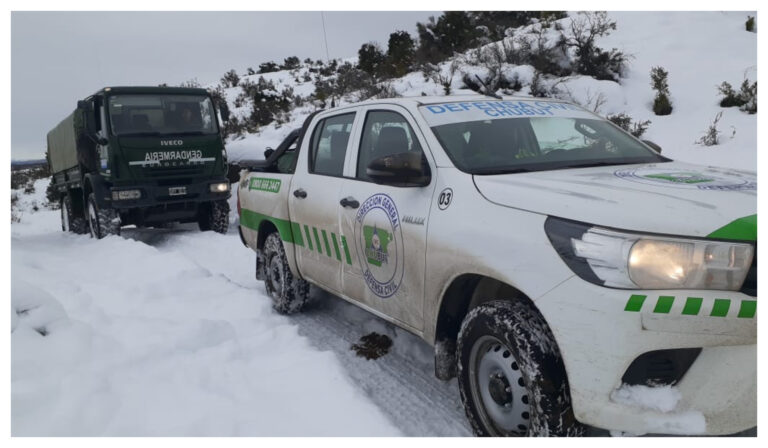 Se trasladan por vías terrestres al Paraje Ranquil Huao para rescatar a 3 personas aisladas