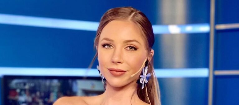 «28 grados y vos tipo», el look de Romina Malaspina para la televisión