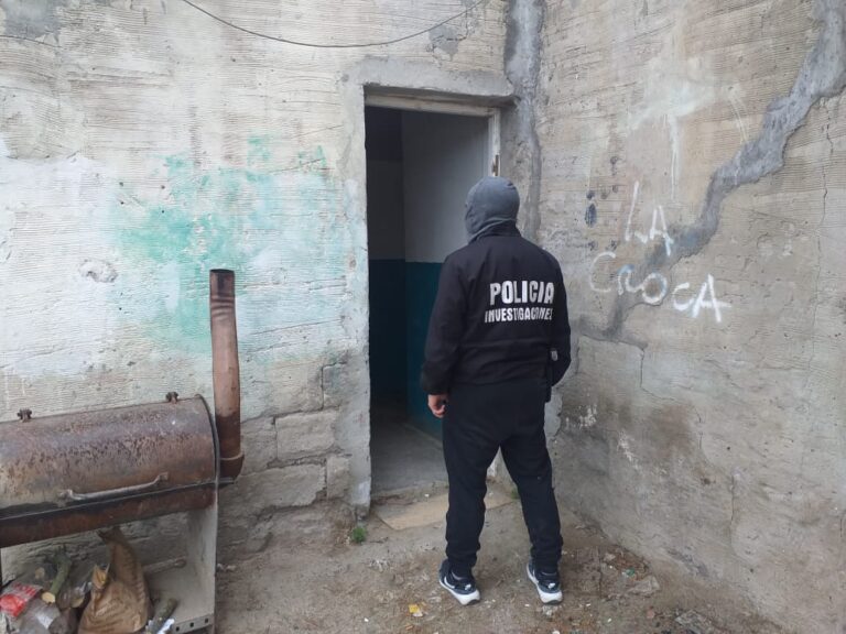 Recuperan objetos robados en allanamientos y secuestran camioneta