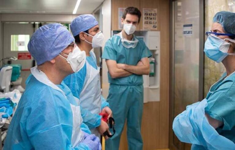Abonan la primera cuota del bono para trabajadores de la salud 