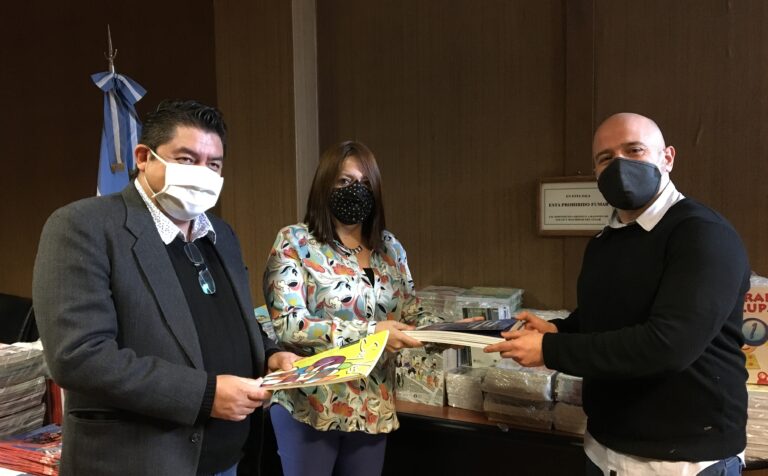 Entregaron libros a la Secretaría de Ciencia y Cultura para distribuir en bibliotecas populares