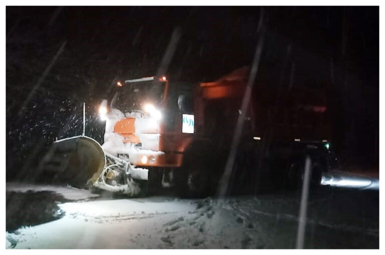 Ruta N° 3 Comodoro- Garayalde: nieve en calzada y nevando en la zona