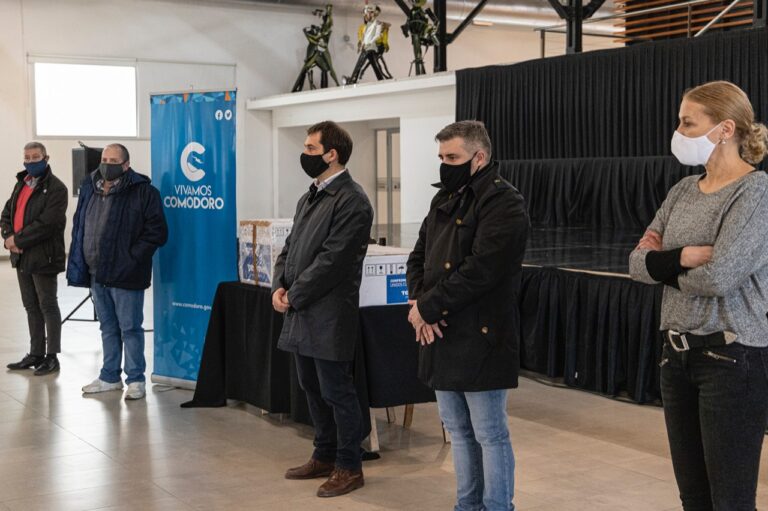 Comodoro lleva entregados 13 respiradores artificiales al sistema de salud provincial