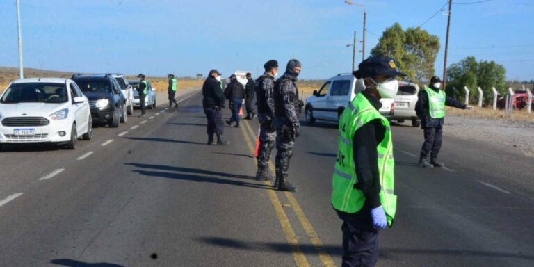 Aún hay comodorenses esperando para poder regresar a la ciudad