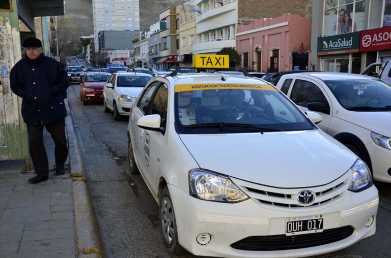 Municipio otorgará créditos a remiseros y taxistas afectados por la pandemia