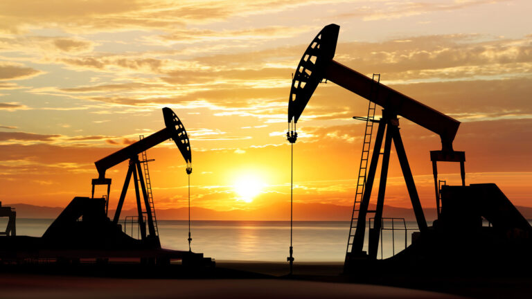 Baja el petróleo por perspectiva de un aumento en la producción y ofertas a menores precios