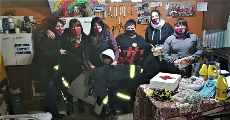 Las Trabajadoras Jerárquicas concretaron valiosa donación a bomberos de Las Heras