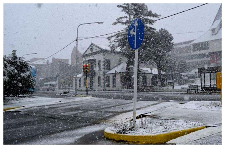 Nieva en Ushuaia a tres días del inicio de la primavera