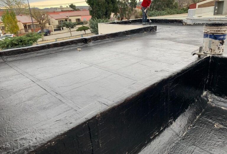 Infraestructura realiza obras de acondicionamiento y refacción en escuelas de Comodoro