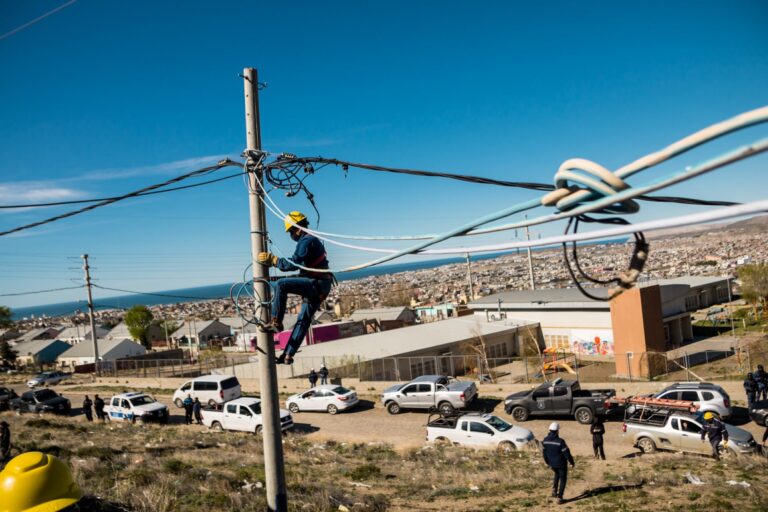 Gran operativo en Comodoro: desconectaron más de 470 conexiones de energía ilegales