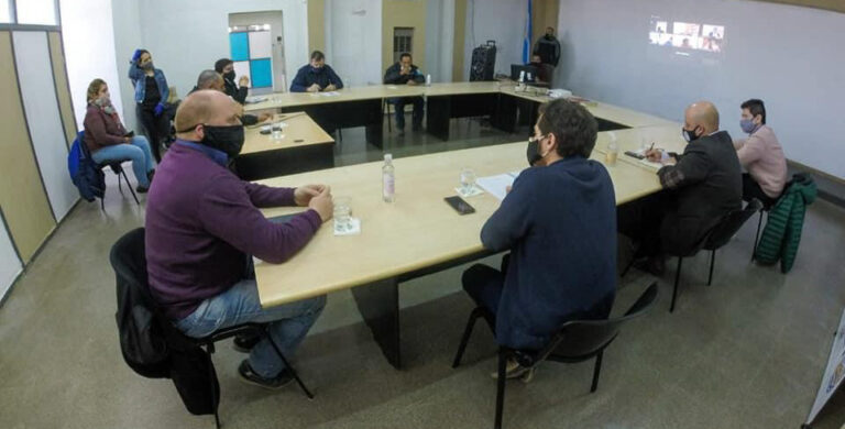 Buscan implementar un corredor seguro para trasladar petroleros de Comodoro Rivadavia a Los Perales