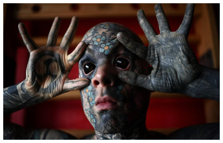 «Freaky Hoody»: El hombre más tatuado de Francia