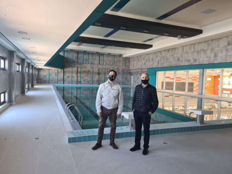 Llugdar recorrió la obra del Centro de Actividades con el Intendente Luque