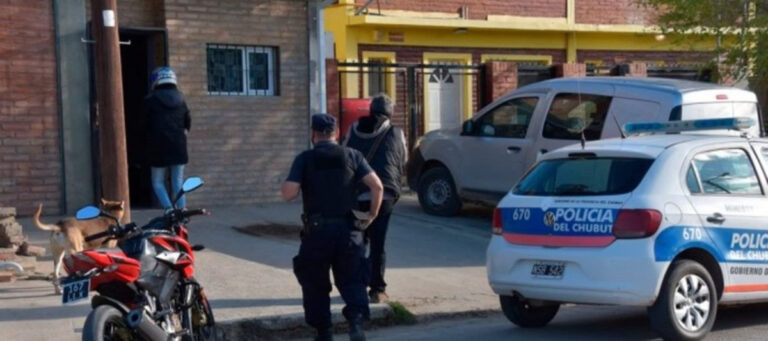 Barretearon el ingreso y entraron a una casa del Pueyrredón, se llevaron electrónica