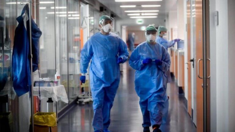 Trabajadores de la salud cobrarán un bono de 6.500 pesos por tres meses