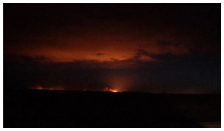 Un incendio afecta una zona de cañadones a 55 km de Comodoro