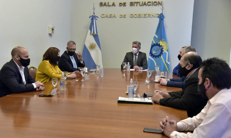 Arcioni se reunió con miembros de su gabinete: evaluaron la situación epidemiológica