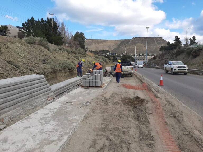 Avanza la obra de la senda peatonal y ciclo vía en Avenida Libertador